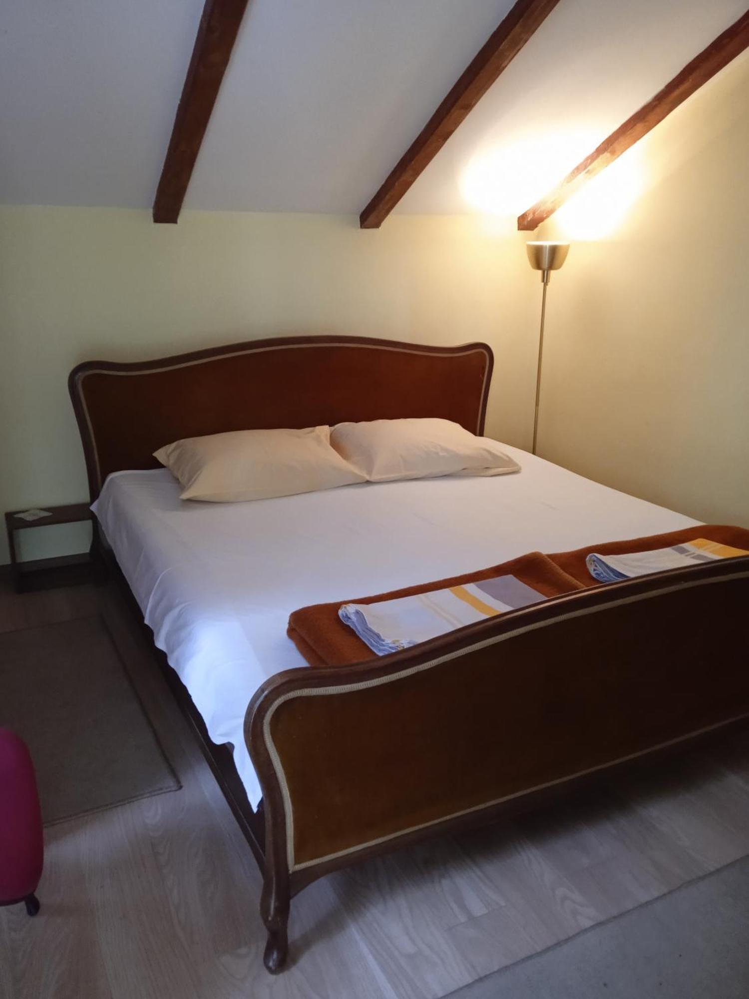 Guest House Keserovic Vinci Esterno foto