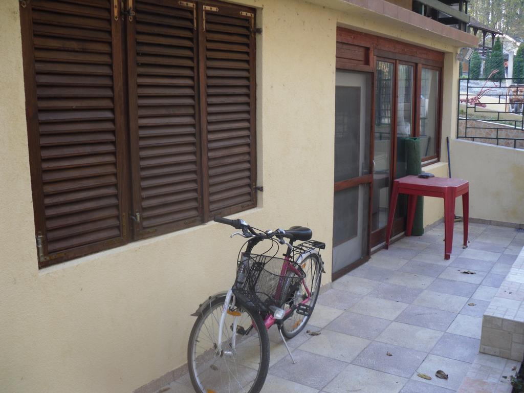 Guest House Keserovic Vinci Esterno foto