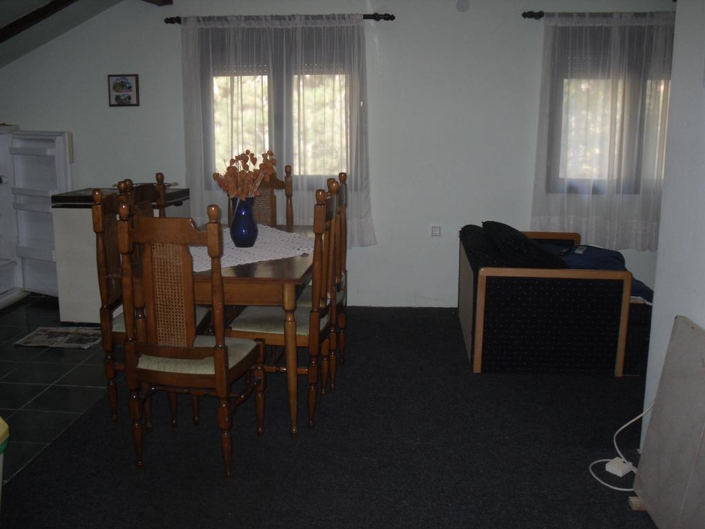 Guest House Keserovic Vinci Esterno foto