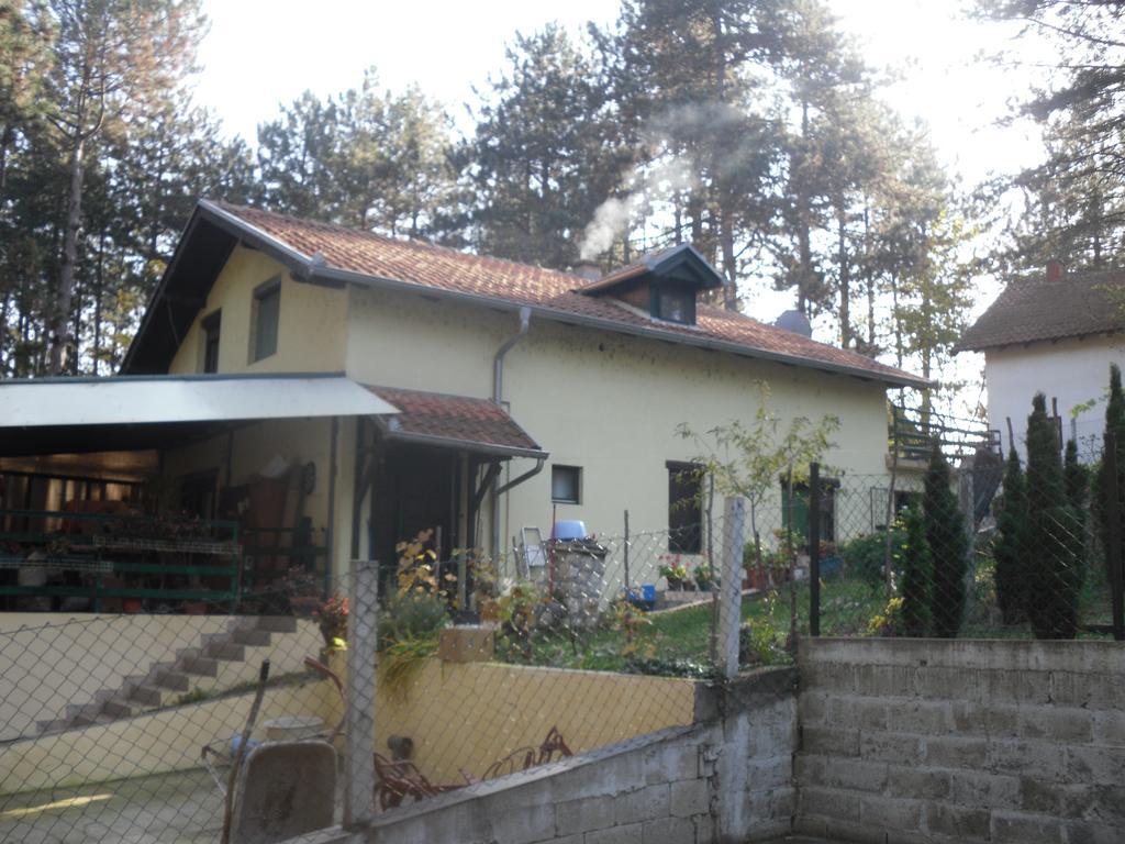 Guest House Keserovic Vinci Esterno foto