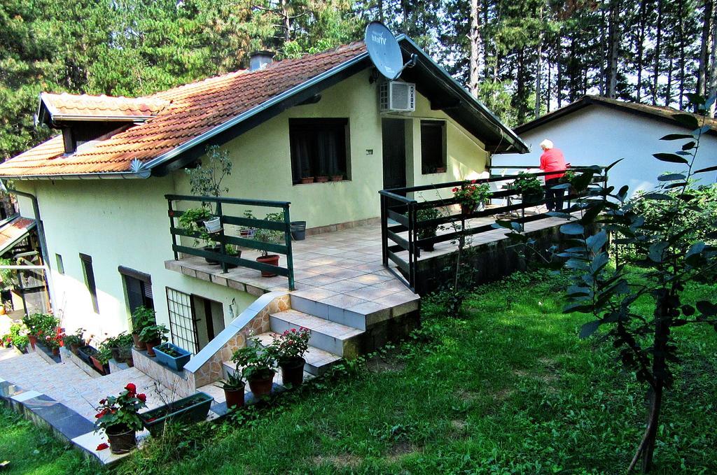 Guest House Keserovic Vinci Esterno foto